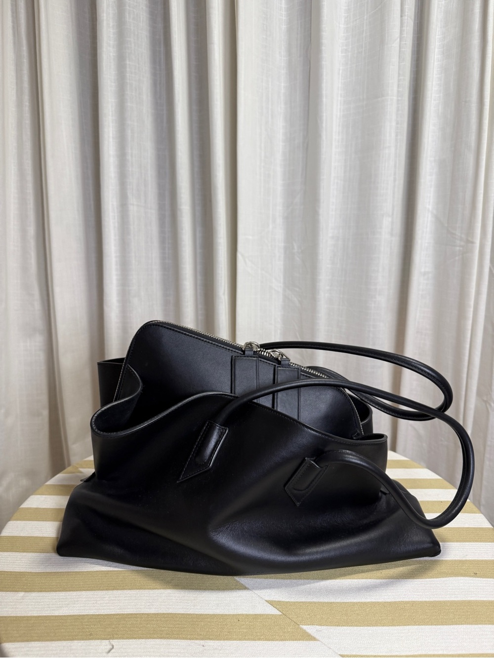 The Attico La Passeggiata Medium Top Handle Bag in black - Picture 3 of 10